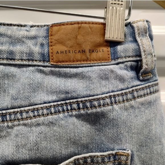 Ladies size 6 American Eagle super distressed mom jean shorts - Picture 8 of 9